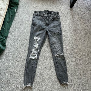 American Eagle Ripped Skinny Jeans (short)